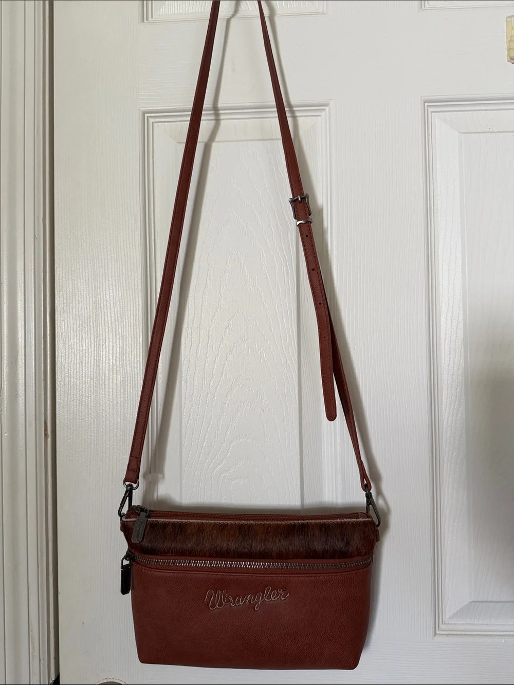 Wrangler Chestnut Brown Leather Messenger Crossbody